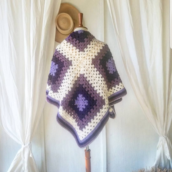 Vintage Grandma Square Quilt!🦋 - Picture 6 of 7